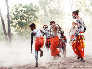 Bulman ceremony East Arnhem Land (photo: Elise Hassey)