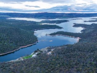 Lake Jindabyne and Snowy River